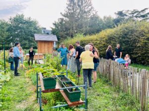 Une parcelle de jardin au centre de la ville de Nyon accueille les patient-es du CMS de Nyon pour cultiver et passer des moments ensemble.